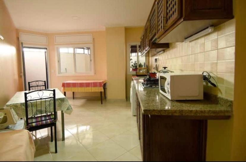 Appartement Elegant Et Climatise Au Centre Avec Terrasse - Proche Plage Et Attractions ! Tangier Exterior photo