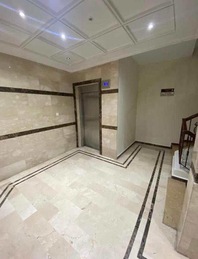 Appartement Elegant Et Climatise Au Centre Avec Terrasse - Proche Plage Et Attractions ! Tangier Exterior photo